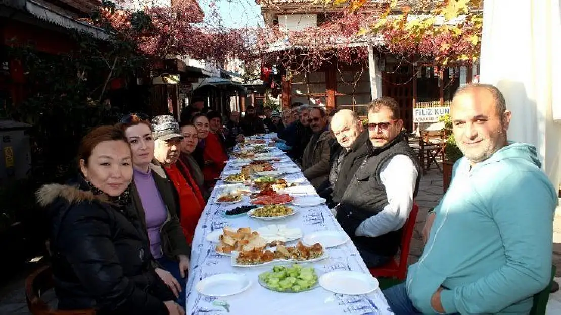 Tarihi Arasta esnafından birlik beraberlik kahvaltısı