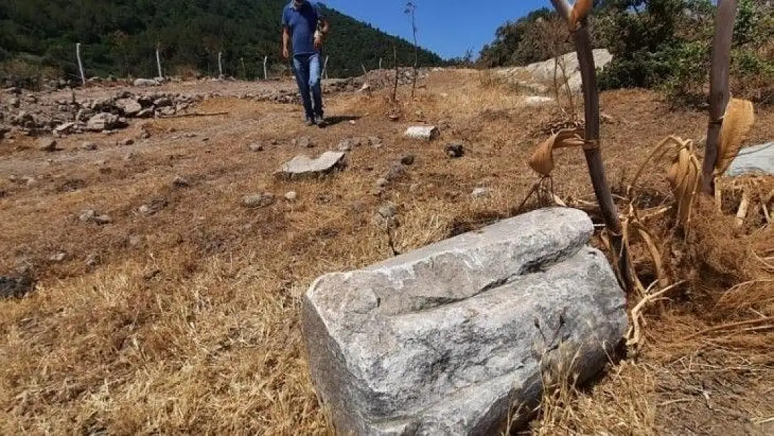 Tarihi kalıntılara aldırış etmeden yol açtılar