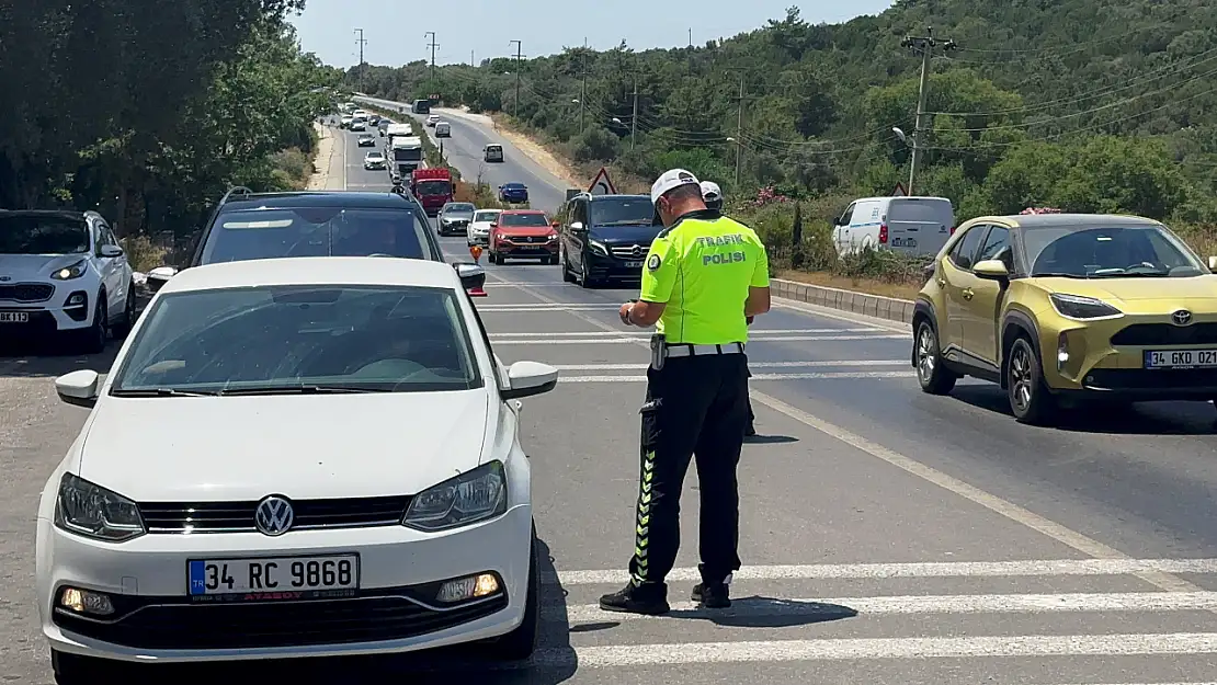 Tatilcilerin Dönüş Çilesi Başladı, Kilometrelerce Araç Kuyruğu Oluştu