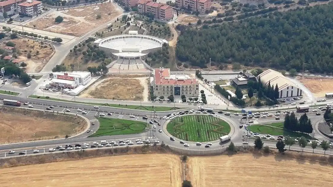 Tatilcilerin dönüş çilesi havadan görüntülendi