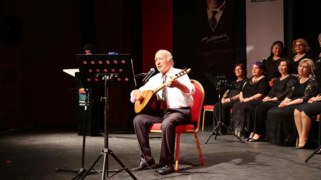 Tazelenme Üniversitesi Korosu'ndan Halk Müziği Konseri