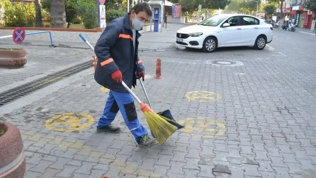 Temizlik görevlileri kısıtlamada da mesaiye devam etti