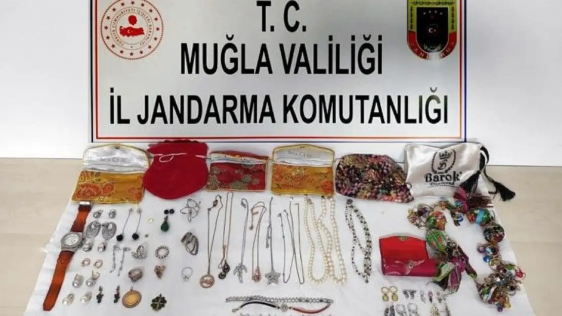 Temizlik için geldiği evi soydu