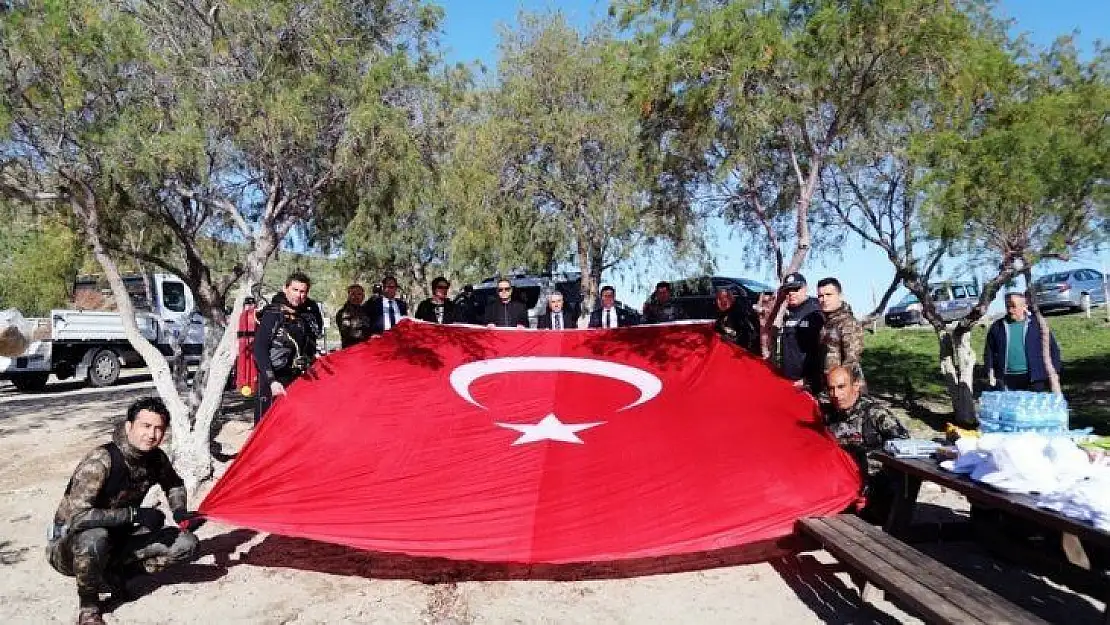 Temizlik öncesi İdlib şehitleri anıldı