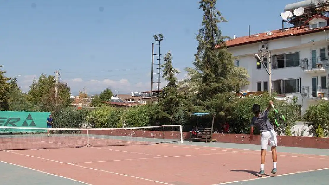 Tenis turnuvasına 8 ilden 60 sporcu katılıyor