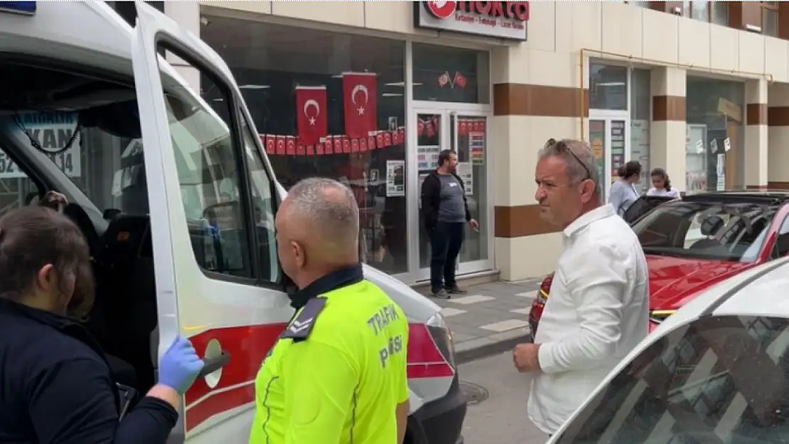 Ters yöne giren otomobil, 7 yaşındaki çocuğa çarptı