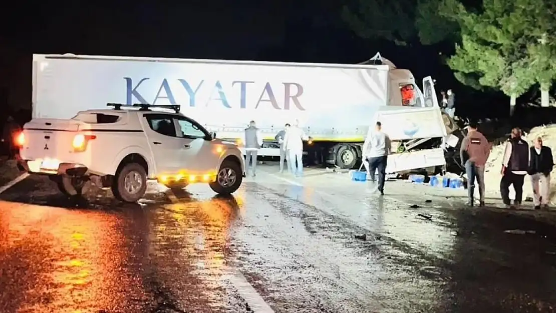 Tır ile transit çarpıştı: 1 ölü, 3 yaralı