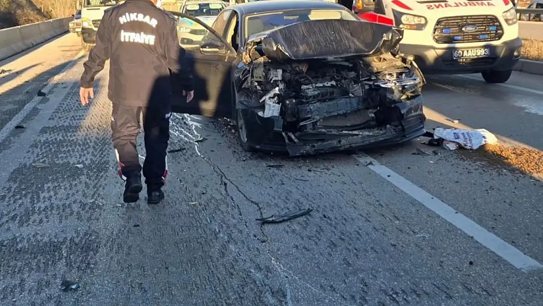 Tıra arkadan çarpan otomobildeki 1 kişi öldü, 2 kişi yaralandı