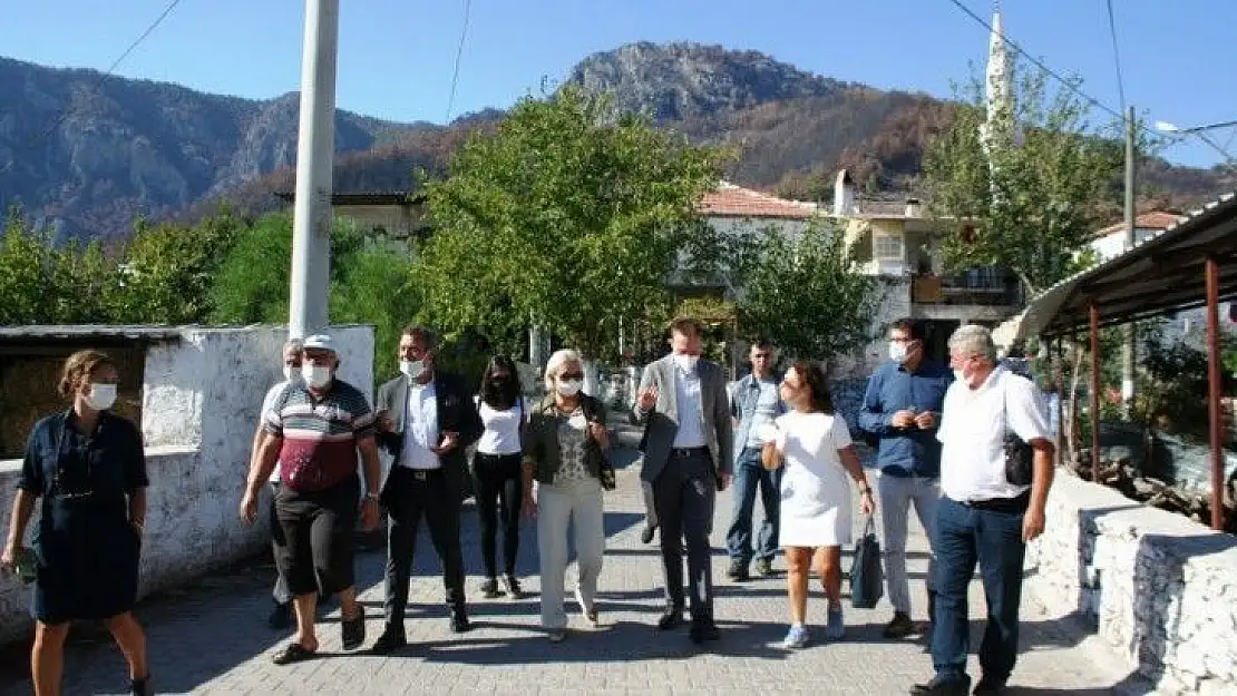 TOBB kadın girişimciler kurulu başkanı yanan mahalleleri ziyaret etti