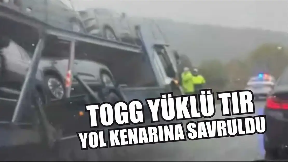 TOGG yüklü tır yol kenarına savruldu