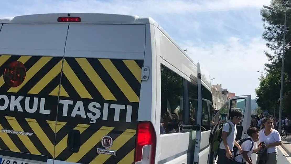 Trafik ekipleri okul servislerini denetledi