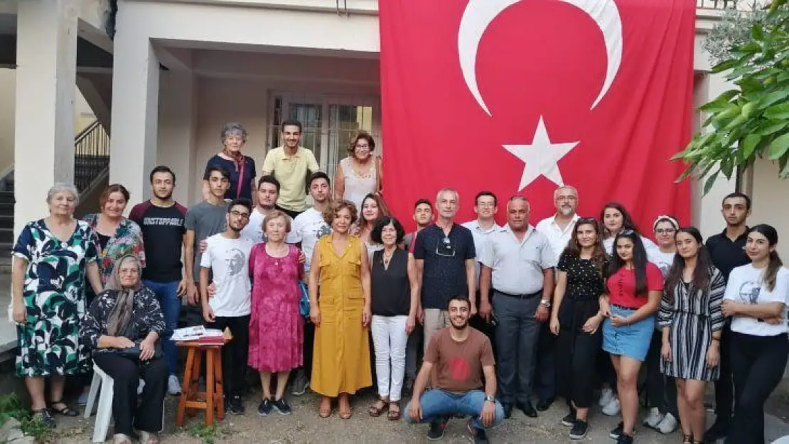 Türetken, Kadın Hakları Gününü Kutladı