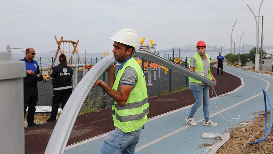 Turgutreis kıyı şeridinde aydınlatma çalışmaları sürüyor