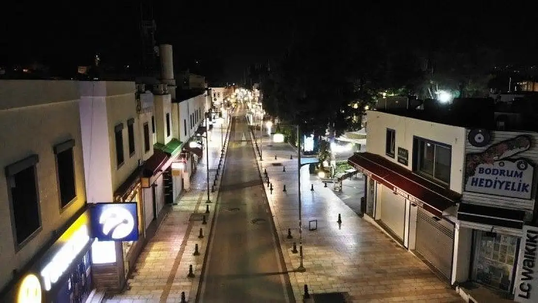 Turizmin gözbebeğinde cadde ve sokaklar bomboş kaldı