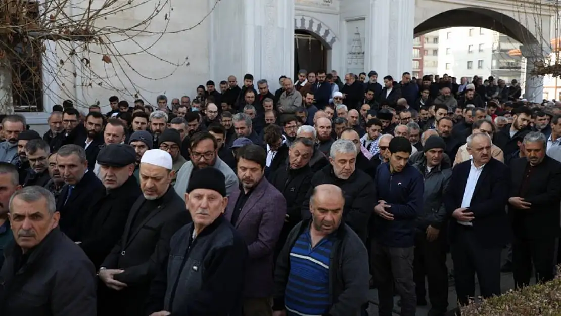 Türkiye'de tedavi gördükleri hastanede hayatını kaybeden 3 Filistinli son yolculuğuna uğurlandı