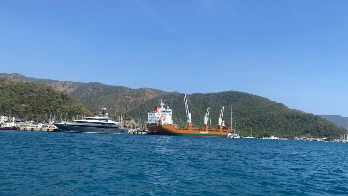 Türkiye'ye getirilen yatlar Marmaris'e indirildi