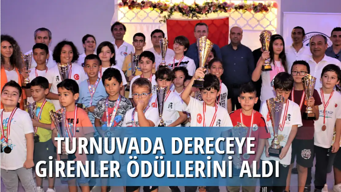 TURNUVADA DERECEYE GİRENLER ÖDÜLLERİNİ ALDI