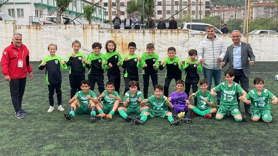 U-11 takımı şampiyon oldu