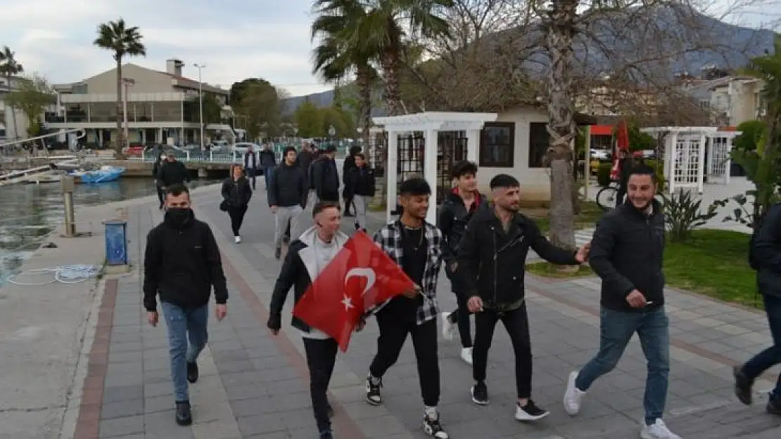 Ülkü Ocakları'ndan şehitler için saygı yürüyüşü