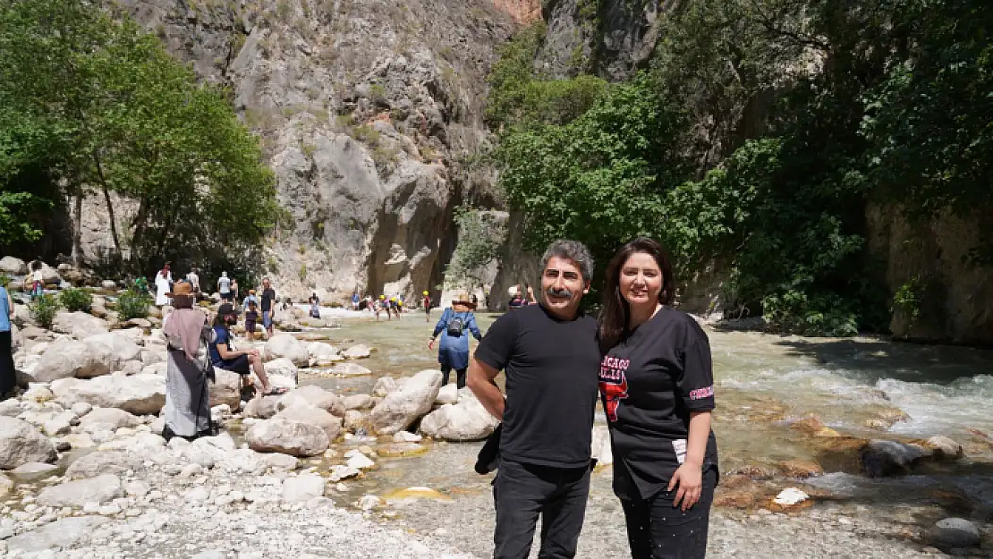 Ünlü oyuncular Saklıkent'in güzelliğine hayran kaldı