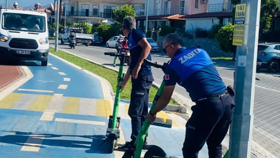 Uygunsuz park edilen scooterlar toplandı