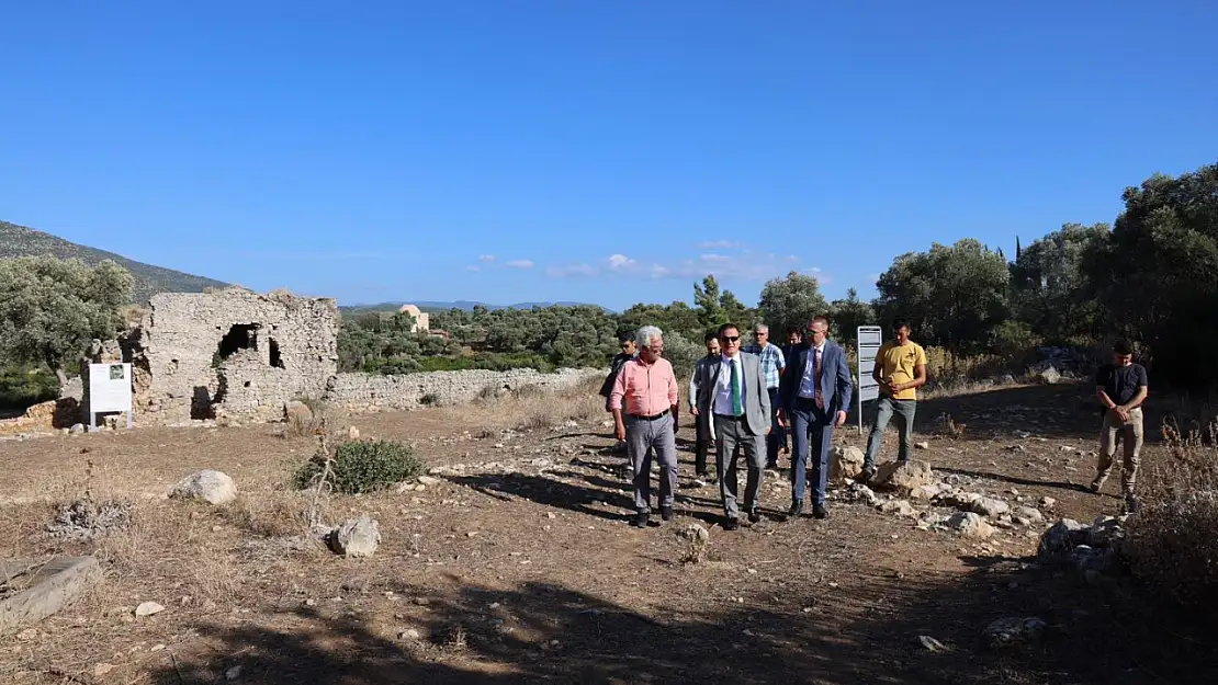 Vali Akbıyık, Beçin Antik Kenti'nde incelemelerde bulundu