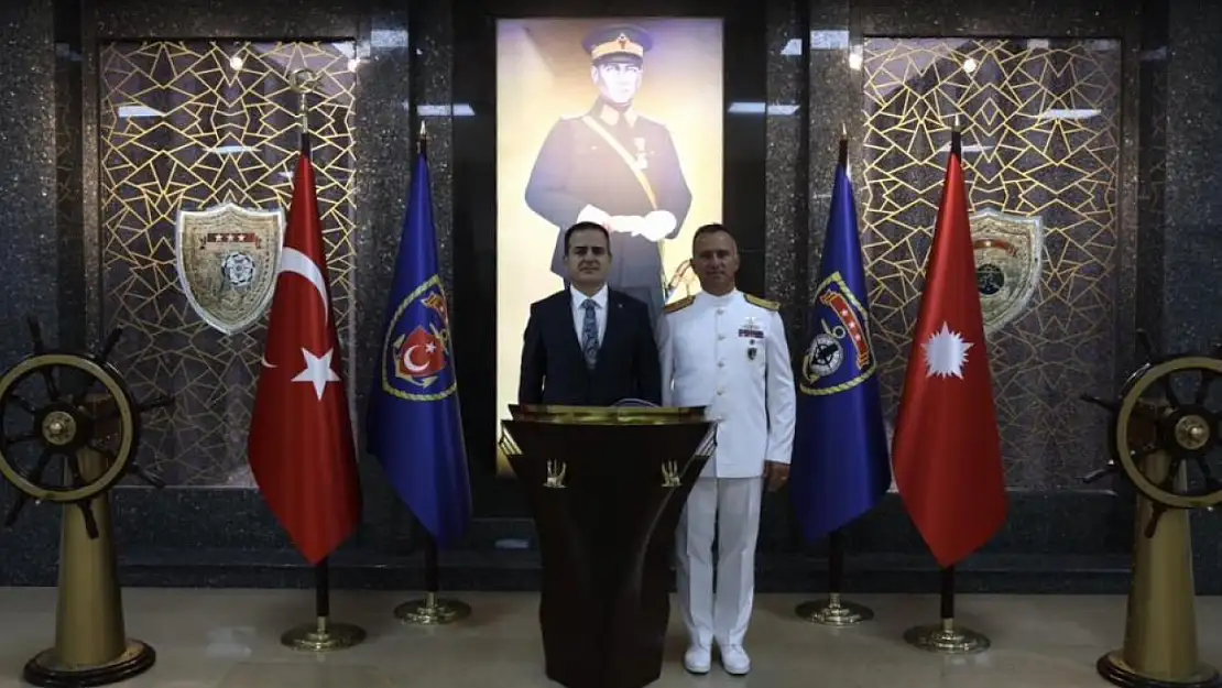 Vali Akbıyık TCG Anadolu Gemisini ziyaret etti