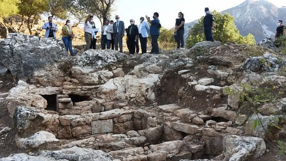 Vali Orhan Tavlı, Amos Antik Kentinde İncelemelerde Bulundu