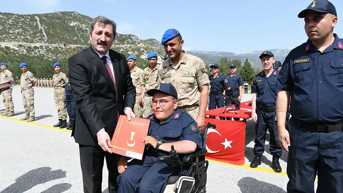 Vali Orhan Tavlı, Engel Tanımayan Dostlarının Askerlik Heyecanına Ortak Oldu