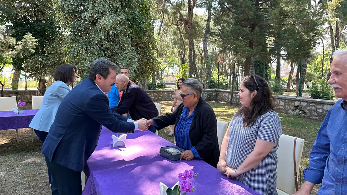 Vali Orhan Tavlı ve Eşi Ayşe Tavlı Hanımefendi Muğla Huzurevinin Çınarlarıyla Bayramlaştı