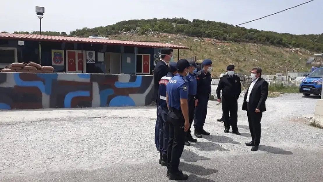 Vali Orhan Tavlı yol uygulama noktalarını ziyaret ederek, tedbirleri yerinde denetledi