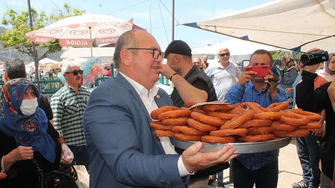 Vatandaşa Tatlılar Vekil Adayı Demir'den