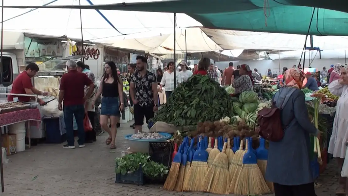 Vatandaşın alışveriş tercihi 'Salı Pazarı'