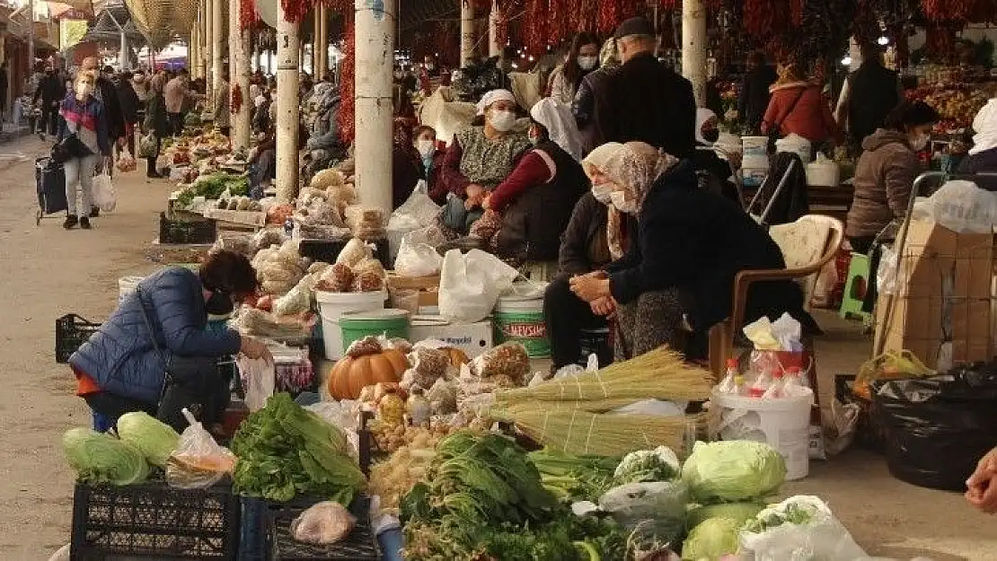 Vatandaşlar halk pazarında temkinli