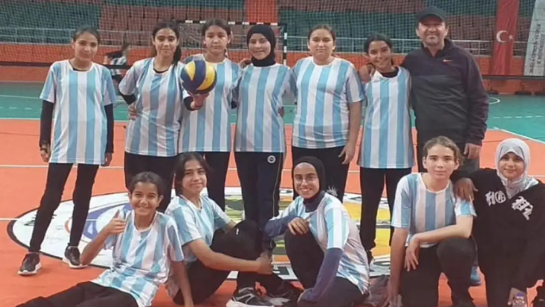 Voleybol´da İmam Hatip Ortaokulu şampiyon