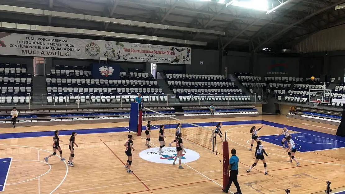 Voleybol küçük kızlar grup eleme müsabakaları başladı