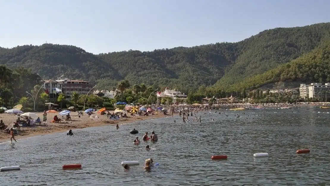 Yabancı turistler gelmeye başladı, Marmaris plajları doldu