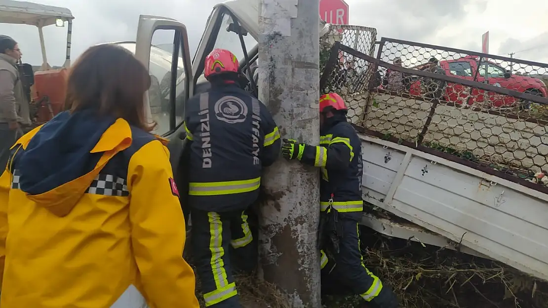 Yağışta Kontrolden Çıkan Kamyonet Elektik Direğine Çarptı: 1 Ölü, 1 Yaralı