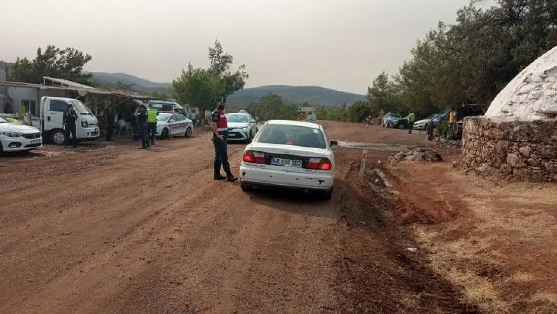 Yangın bölgesine giden yollarda jandarma denetimi