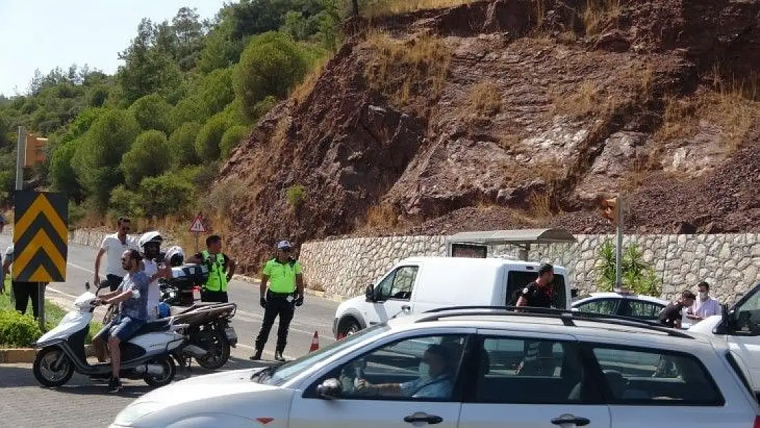 Yangın nedeni ile Marmaris Datça karayolu trafiğe kapandı