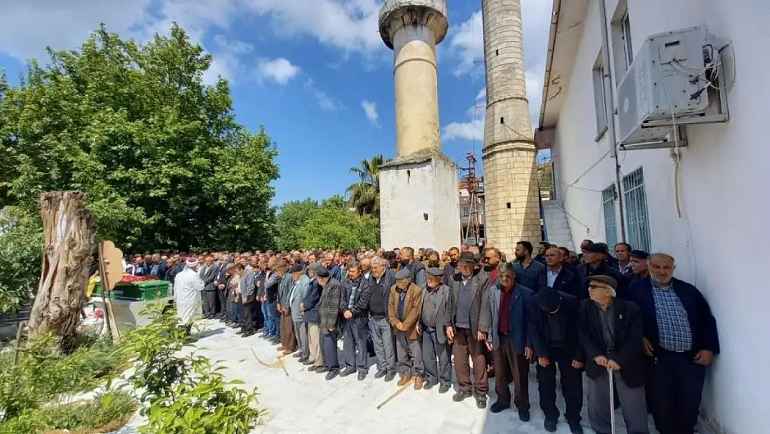 Yangında yaşamını yitiren anne ve oğlu toprağa verildi