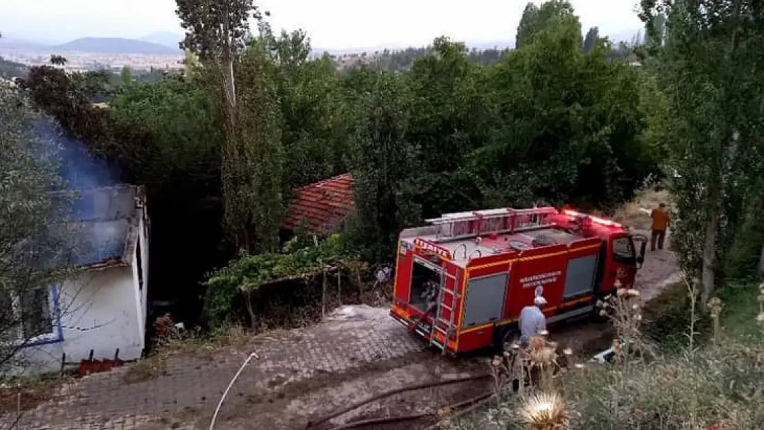 Yayla Çobanisa'da 4 Ev Küle Döndü