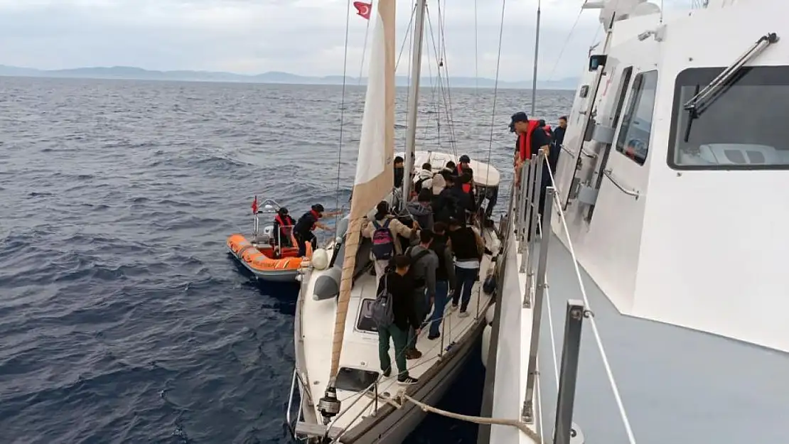 Yelkenli tekne ile kaçarken yakalandılar