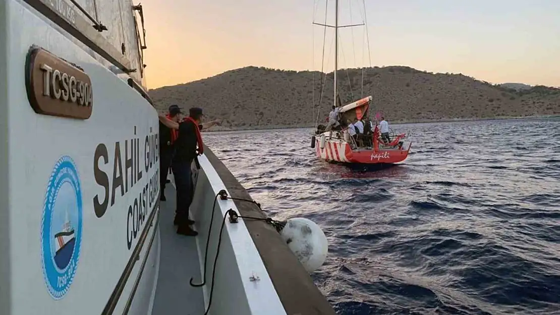 Yelkenli teknede yaralanan vatandaşa tıbbi tahliye