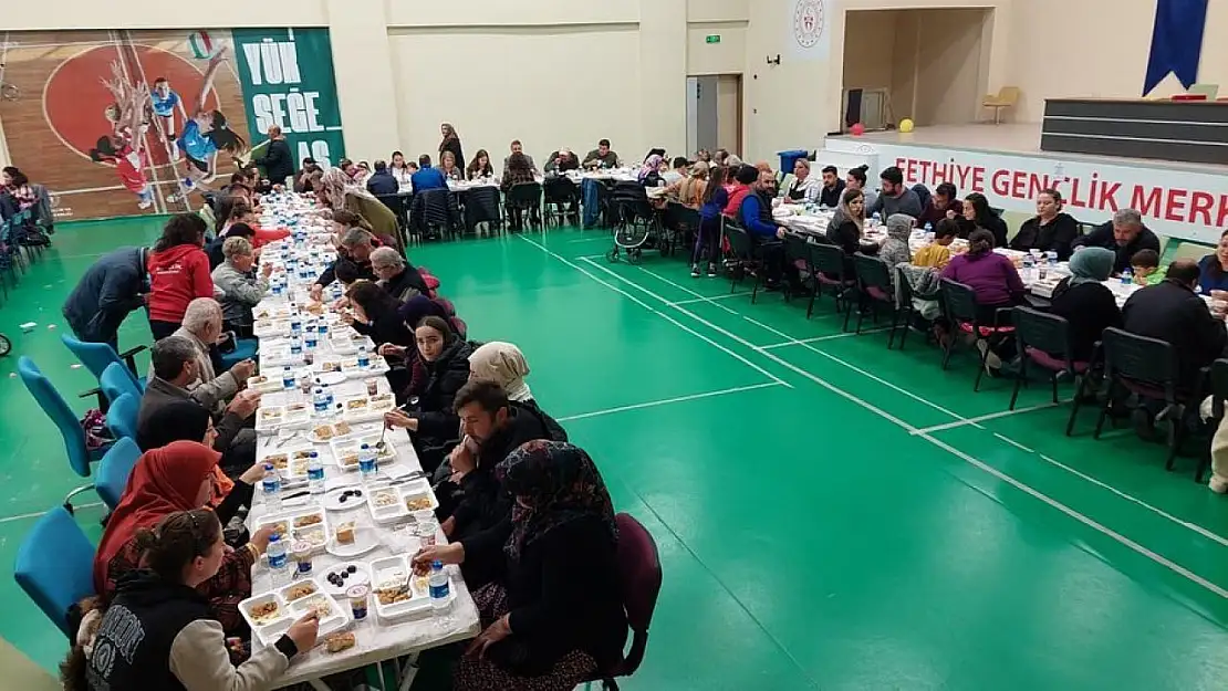 Yiğit, mesai arkadaşlarıyla iftarda bir araya geldi