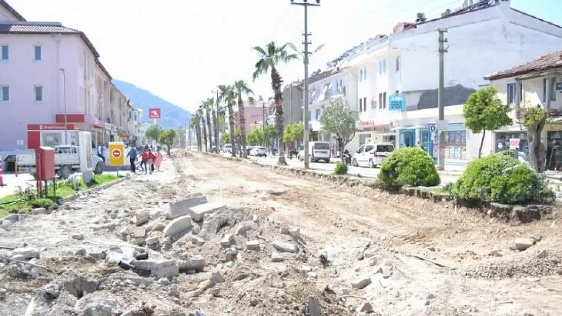 Yol çalışmaları hız kesmeden devam ediyor