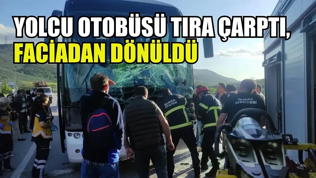 Yolcu otobüsü tıra çarptı, faciadan dönüldü