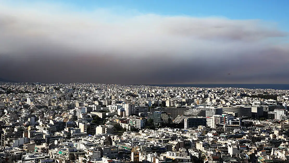 Yunanistan'da Orman Yangını: Dumanlar Atina'ya Yaklaştı