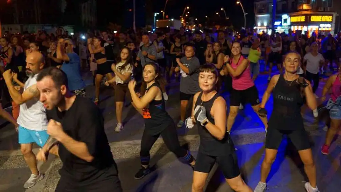 ZUMBA TUTKUNLARI MARMARİS'TE BULUŞTU