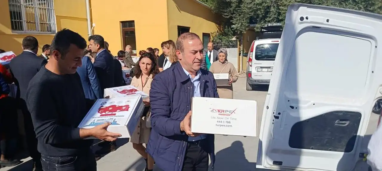 'Hediyem 81 İlin 81 Öğretmenine' projesinde paketler Milas'tan yola çıktı